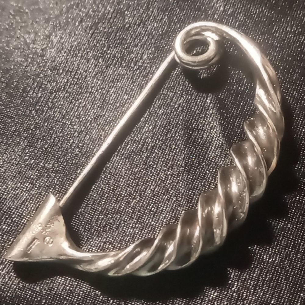 Vintage Cloak pin / Broach or scarf pin 925 sterling silver. Stamped